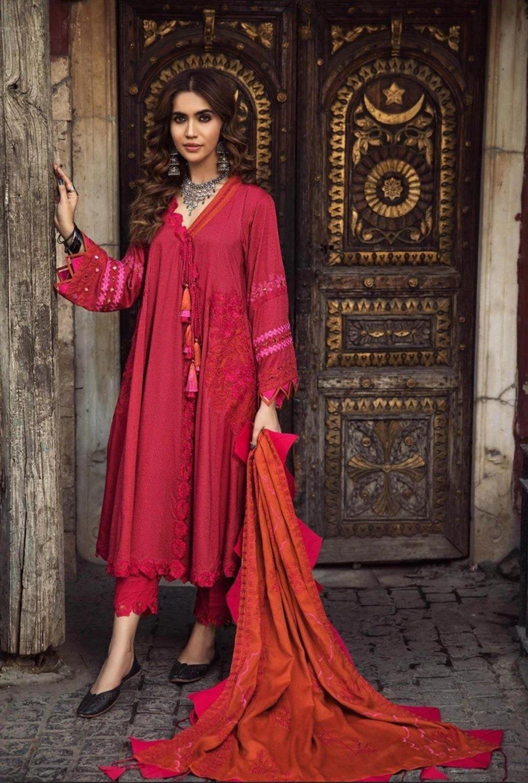 img_charizma_masakali_signature_winter_collection_awwal_boutique