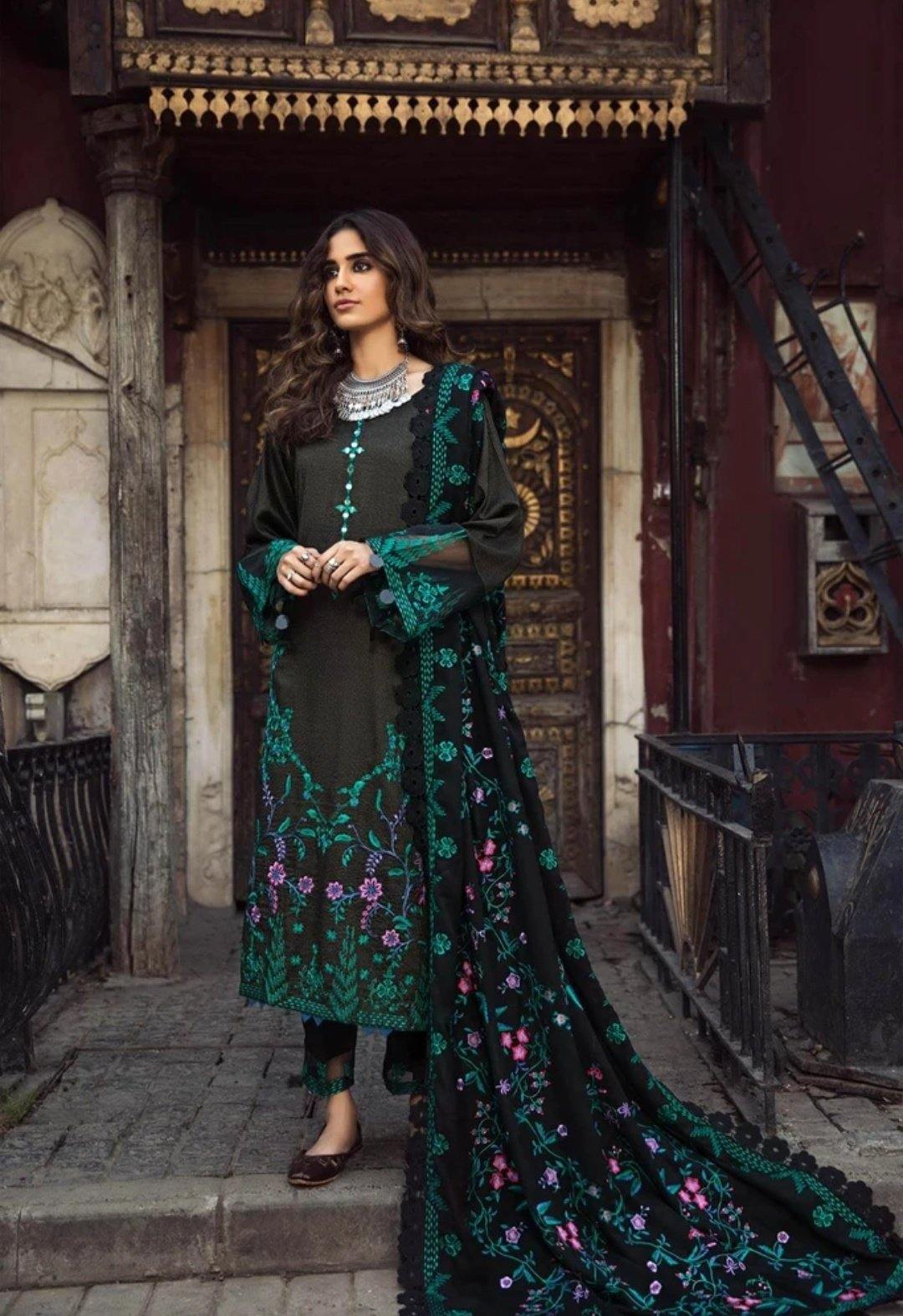 img_charizma_masakali_signature_winter_collection_awwal_boutique