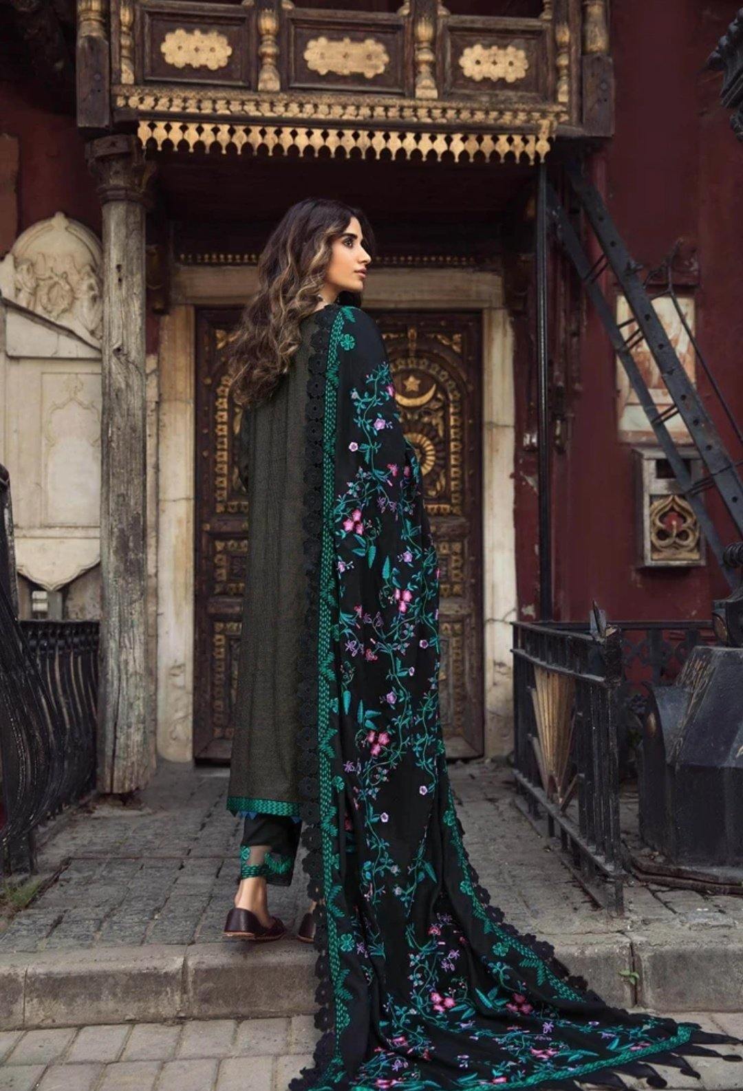 img_charizma_masakali_signature_winter_collection_awwal_boutique