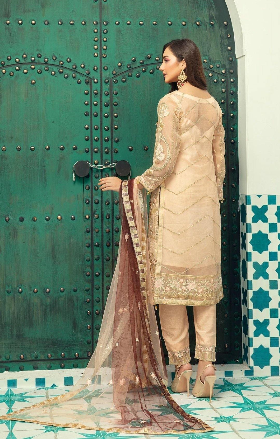 img_emaan_adeel_chiffon_wedding_bridal_awwal_boutique