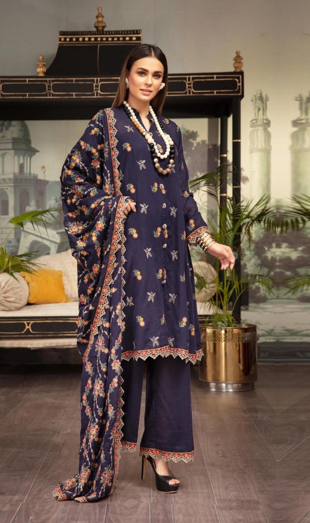 img_shaista_karandi_winter_collection_awwal_boutique