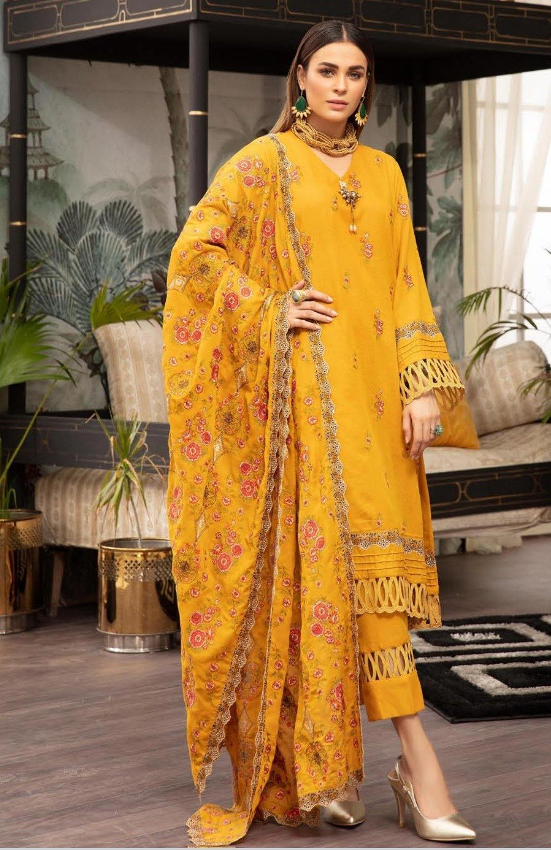 img_shaista_karandi_winter_collection_awwal_boutique