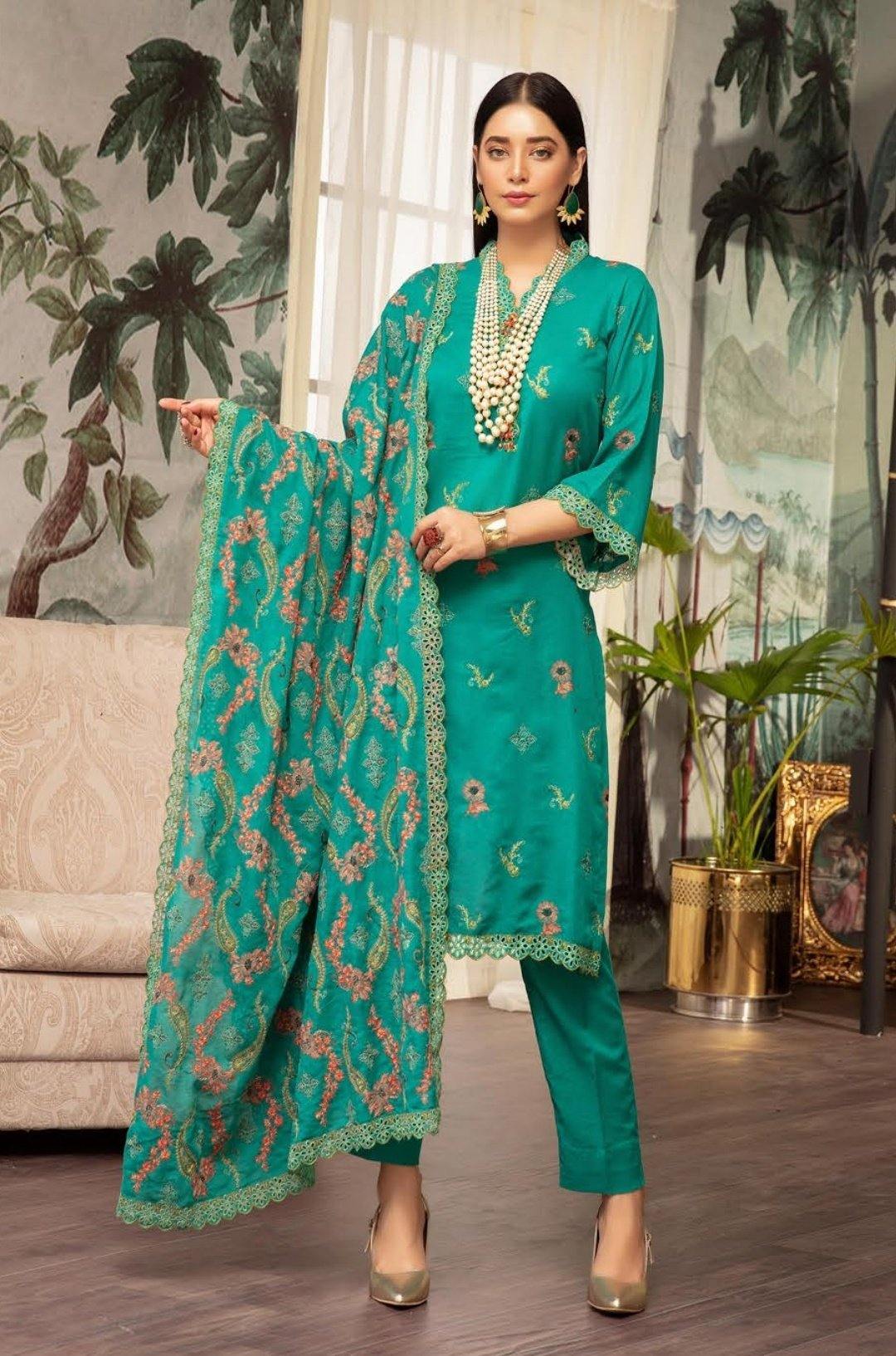 img_shaista_karandi_winter_collection_awwal_boutique