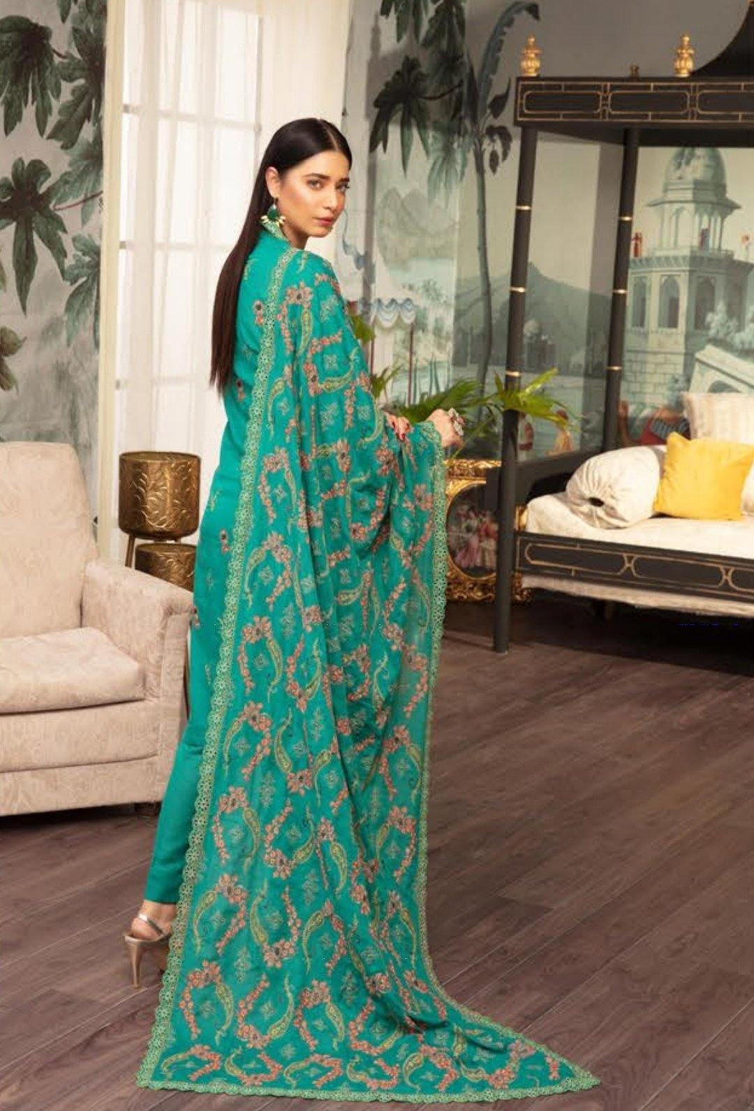 img_shaista_karandi_winter_collection_awwal_boutique