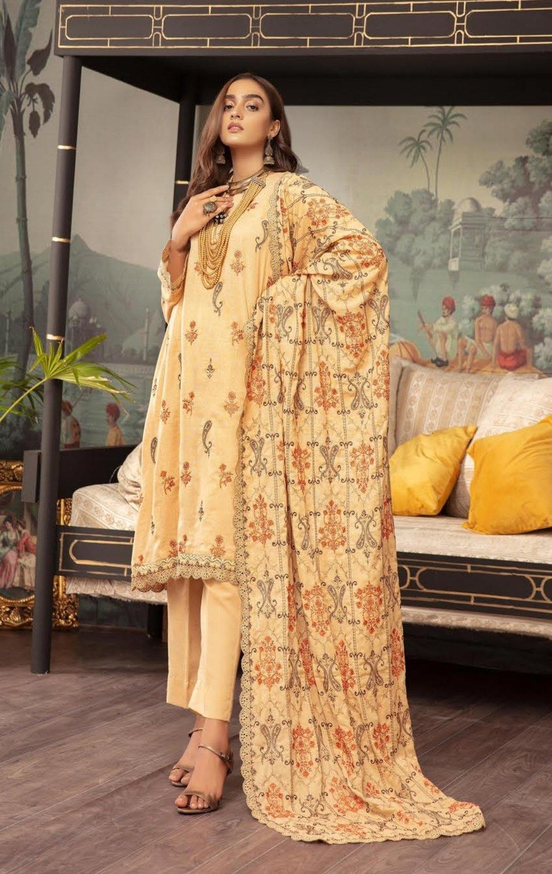 img_shaista_karandi_winter_collection_awwal_boutique