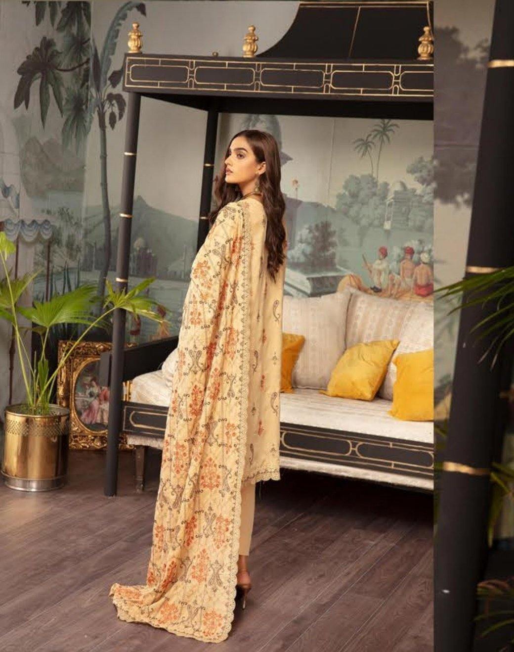 img_shaista_karandi_winter_collection_awwal_boutique