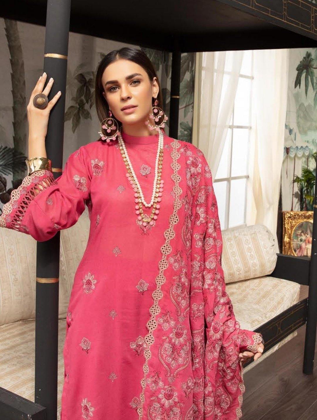 img_shaista_karandi_winter_collection_awwal_boutique