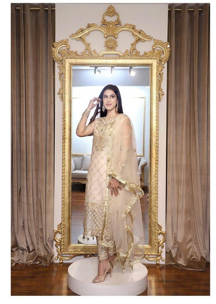 img_anaya_spotted_kamiar_rokni_fashionista_awwal_boutique