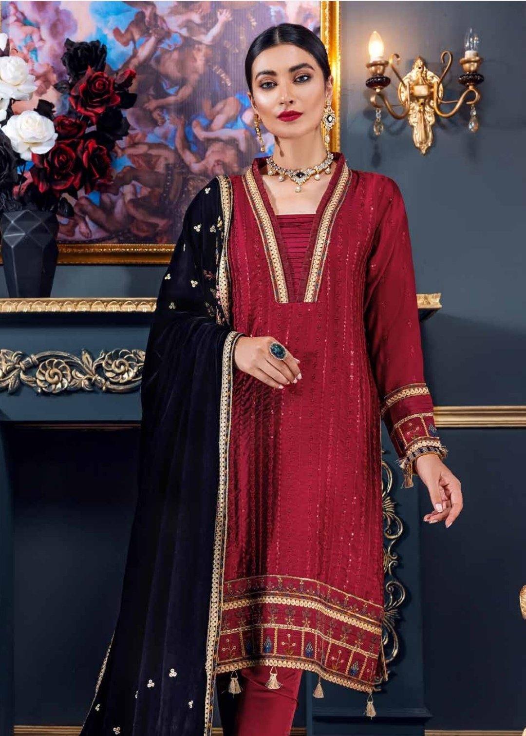 img_emaan_adeel_velvet_collection_awwal_boutique