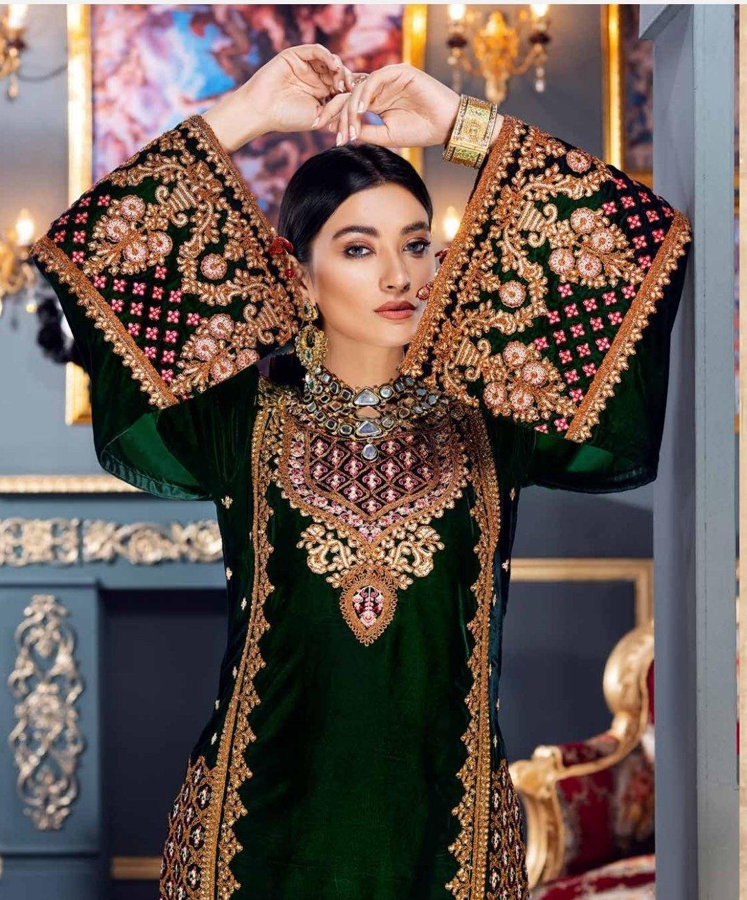 img_emaan_adeel_velvet_collection_awwal_boutique