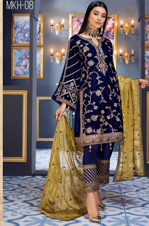 img_emaan_adeel_velvet_collection_awwal_boutique