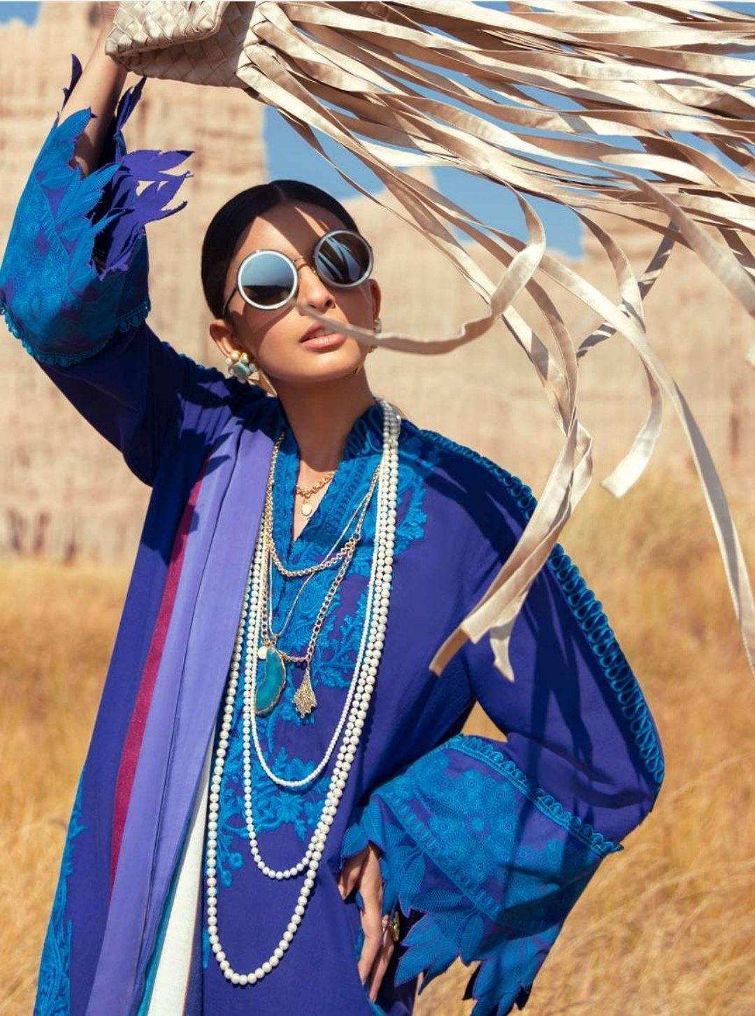 img_sana_safinaz_winter_shawl_2020_awwal_boutique