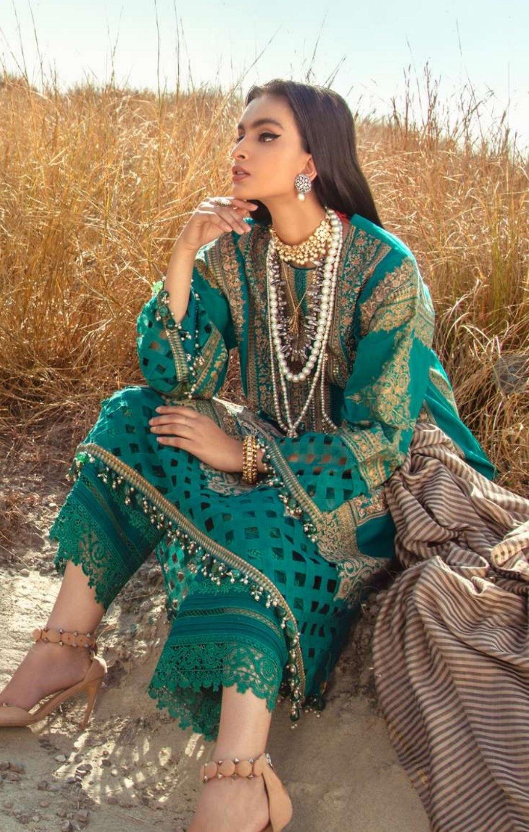 img_sana_safinaz_winter_shawl_2020_awwal_boutique