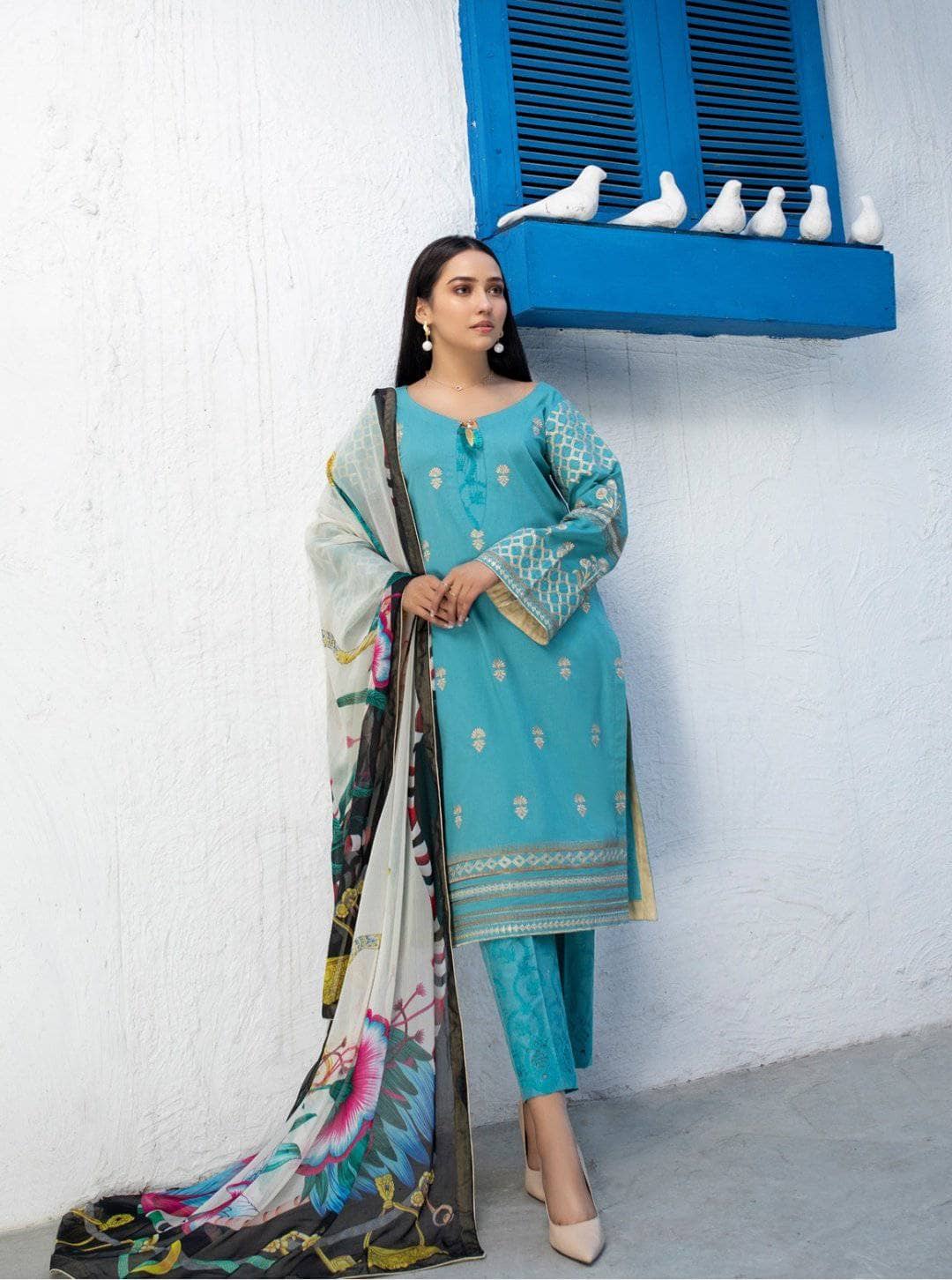 img_sana_safinaz_winter_shawl_2020_awwal_boutique