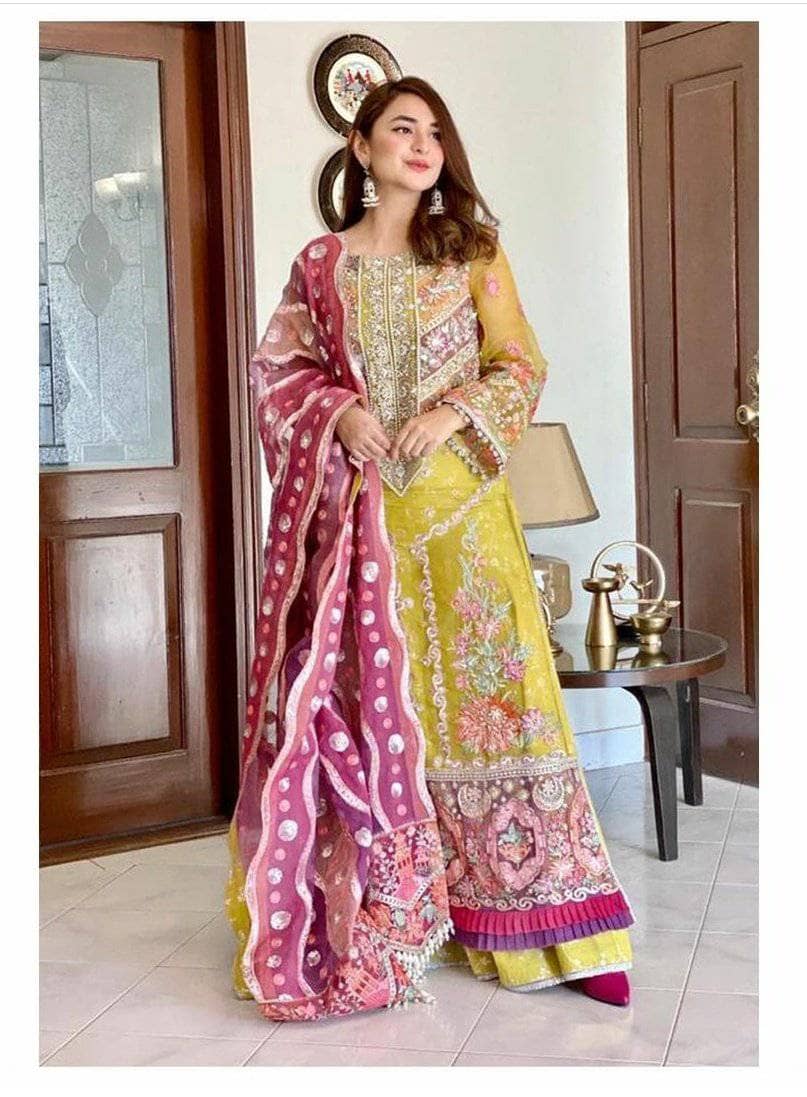 img_maryam_hussain_wedding_edition_awwal_boutique