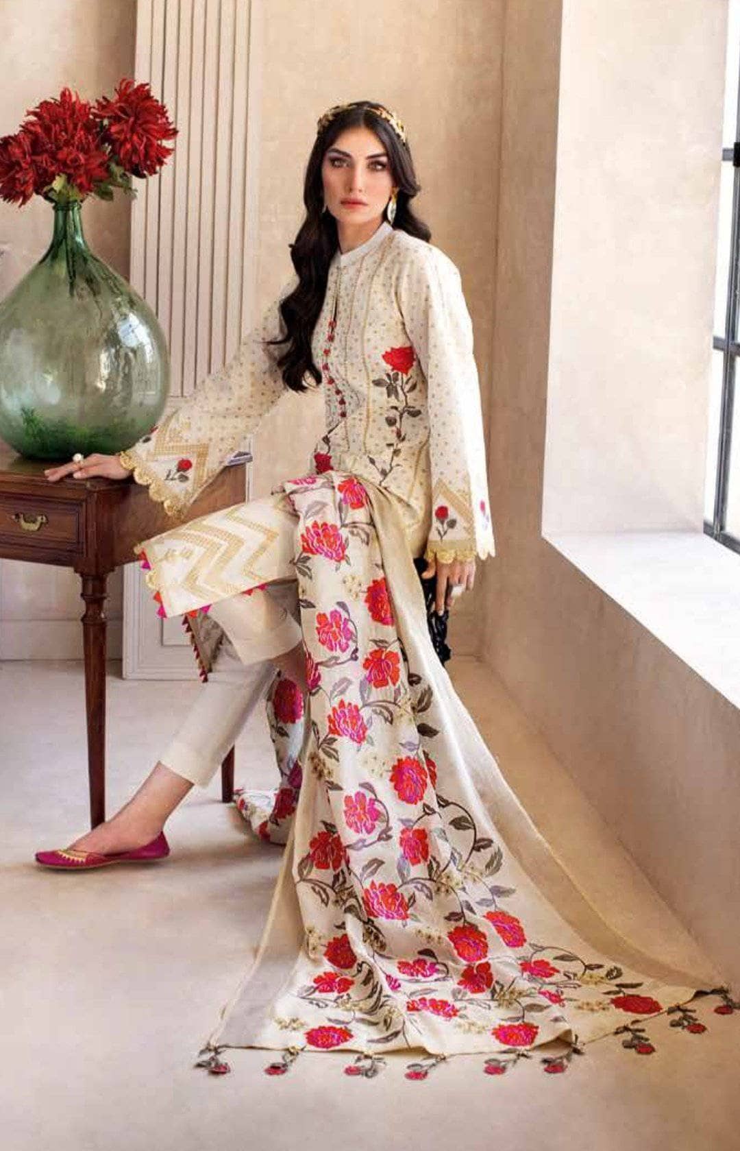 img_gul_ahmed_luxury_collection_2021_awwal_boutique