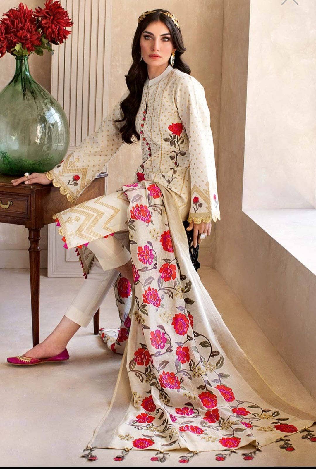 img_gul_ahmed_luxury_collection_2021_awwal_boutique