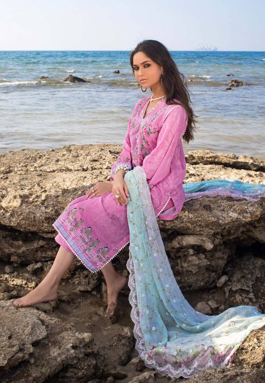 img_gul_ahmed_luxury_collection_2021_awwal_boutique