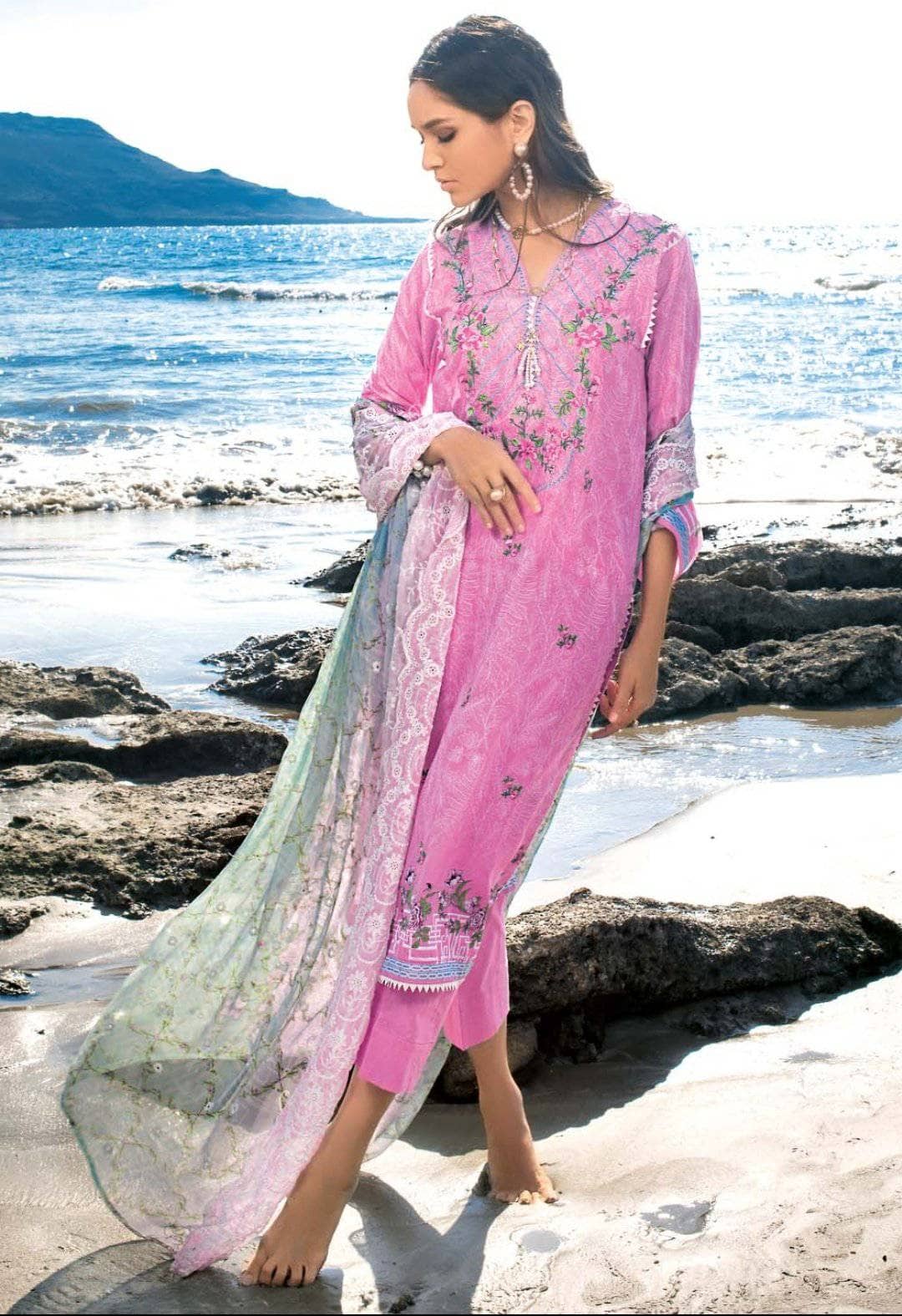 img_gul_ahmed_luxury_collection_2021_awwal_boutique