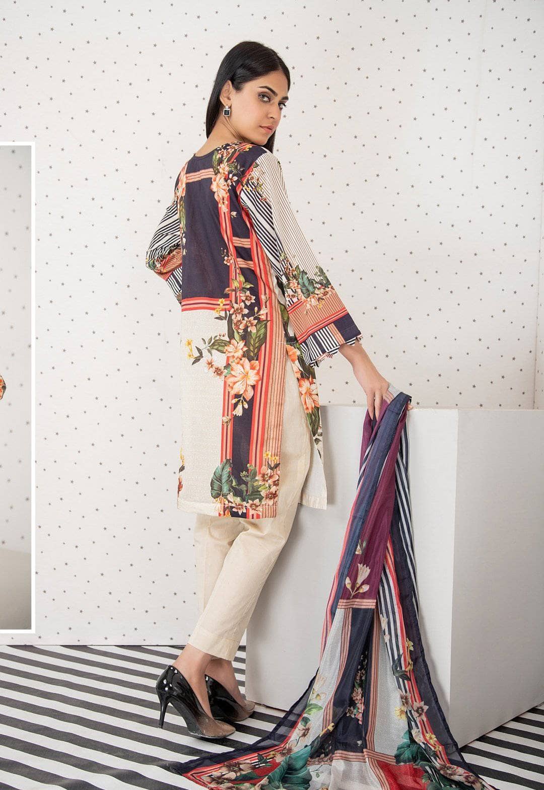 img_orchid_lawn_with_silk_dupatta_awwal_boutique