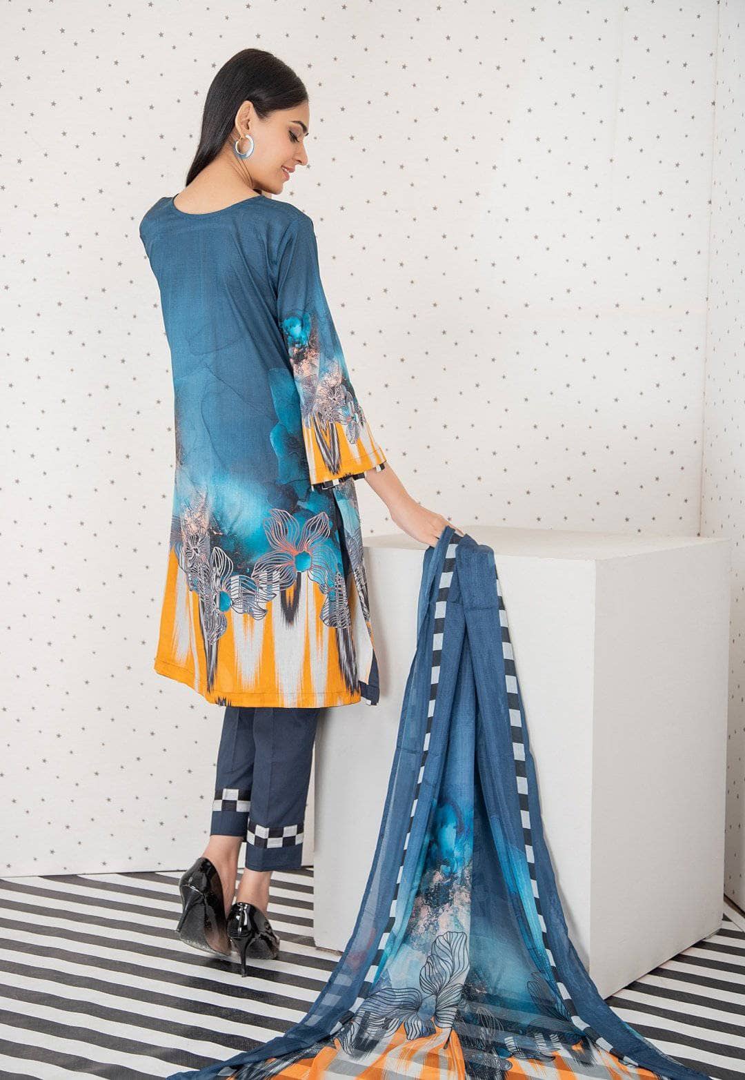 img_orchid_lawn_with_silk_dupatta_awwal_boutique