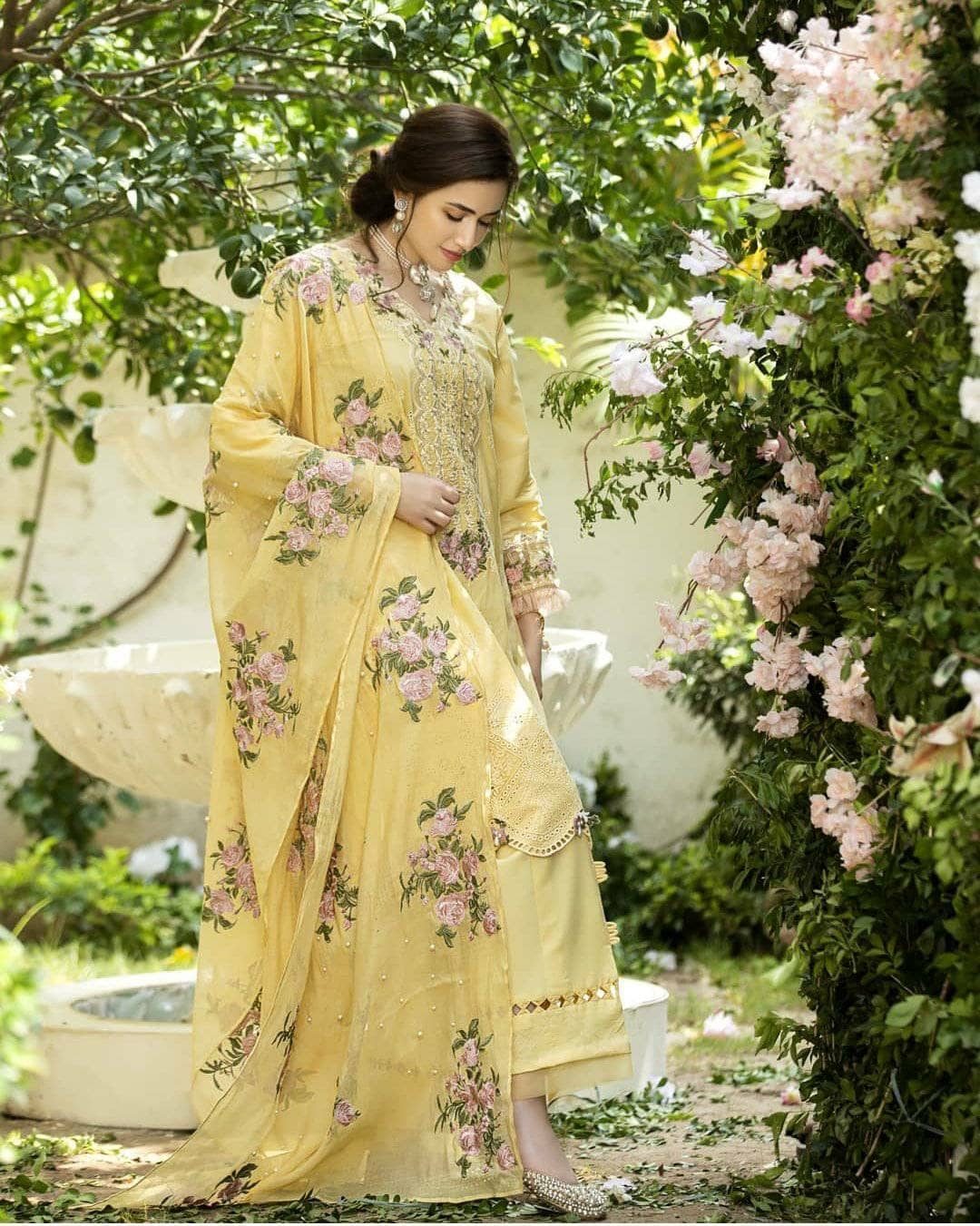 img_manara_lawn_2021_awwal_boutique