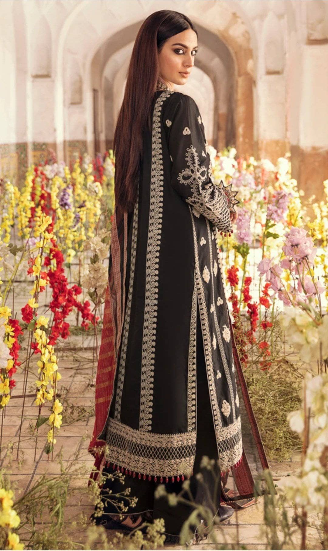 img_qalamkar_luxury_lawn_2021_awwal_boutique