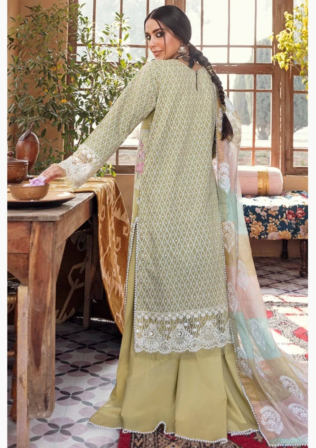img_qalamkar_luxury_lawn_2021_awwal_boutique