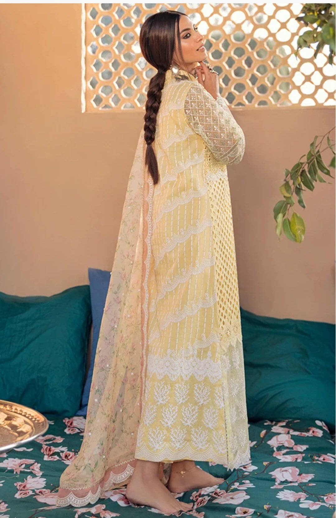 img_qalamkar_luxury_lawn_2021_awwal_boutique