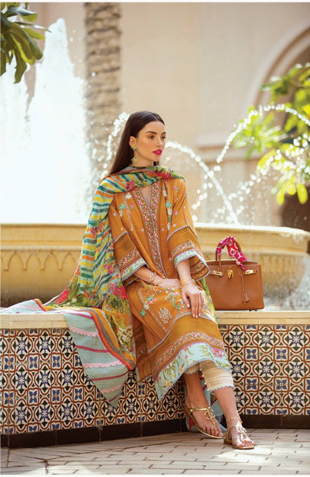 img_farah_talib_aziz_lawn_2021_awwal_boutique