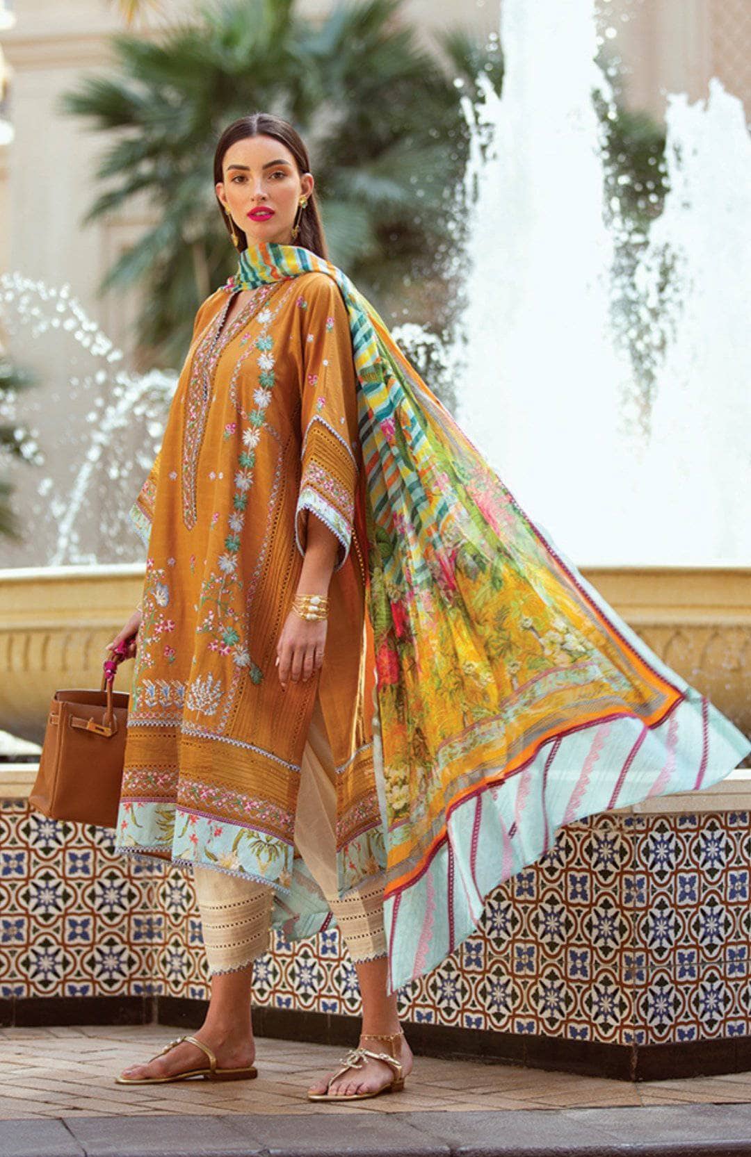 img_farah_talib_aziz_lawn_2021_awwal_boutique