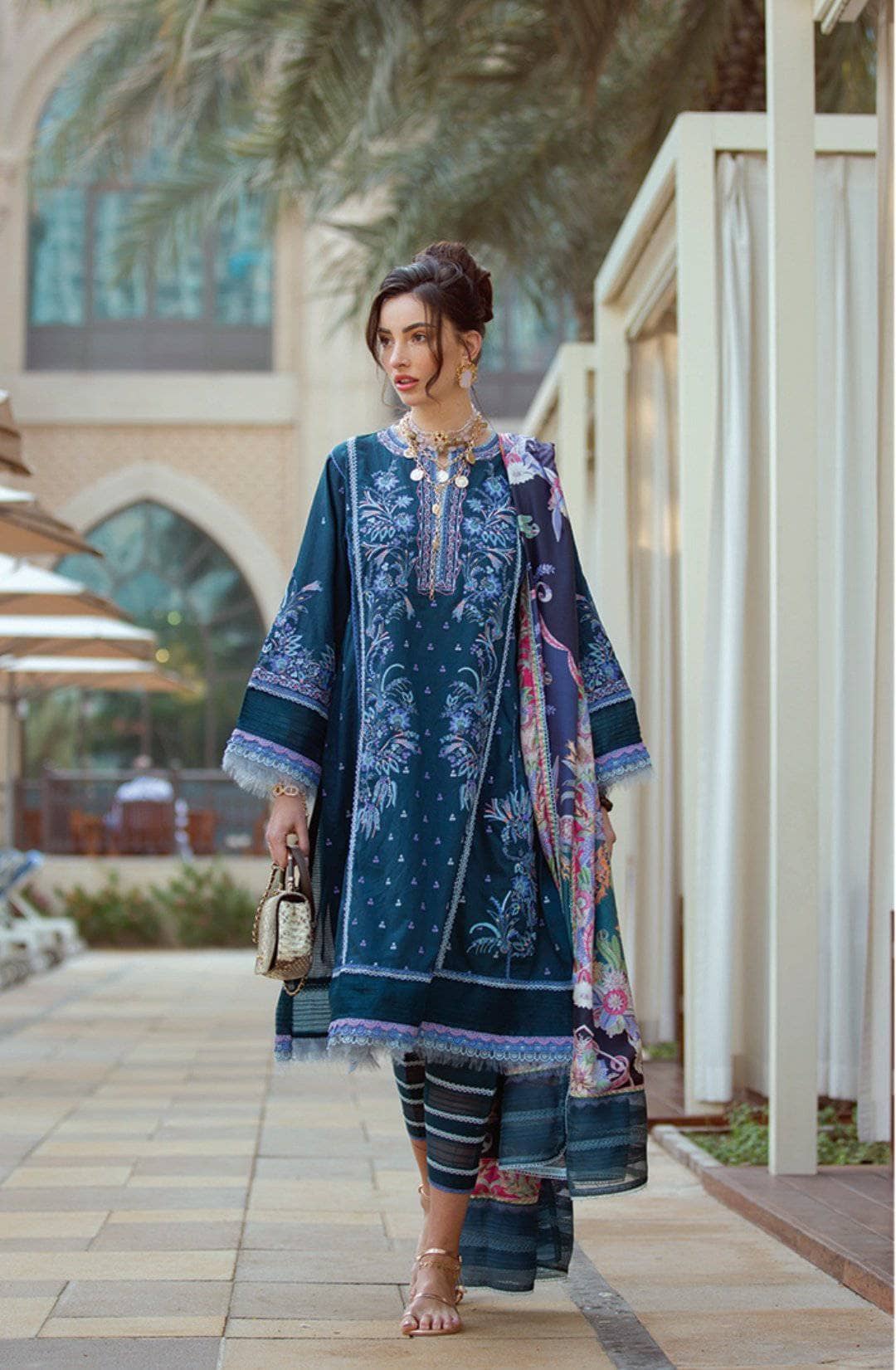 img_farah_talib_aziz_lawn_2021_awwal_boutique