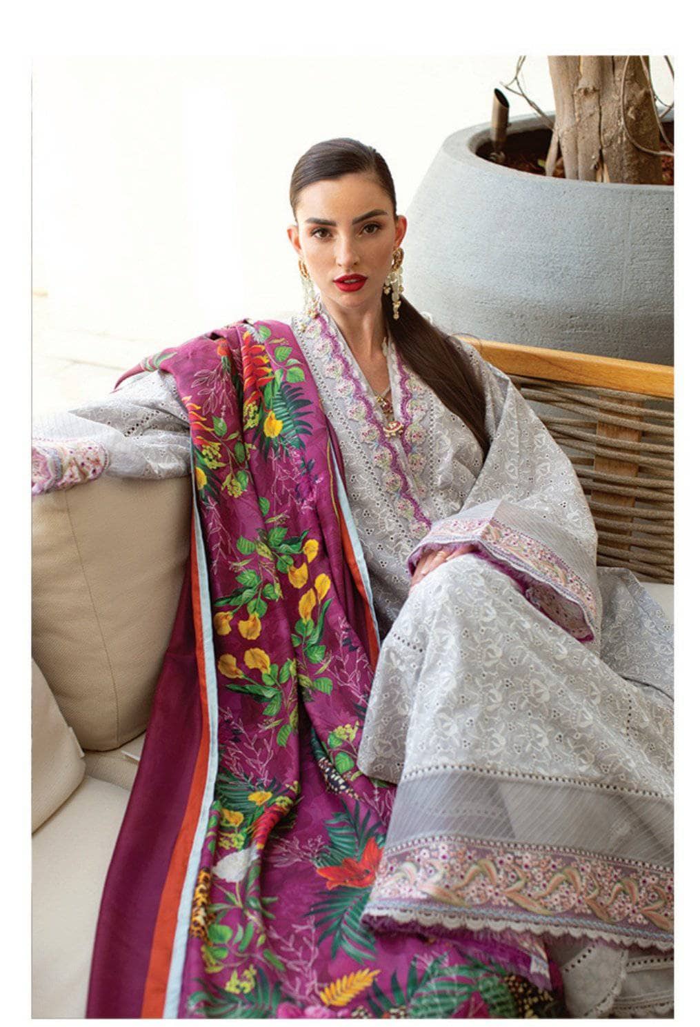 img_farah_talib_aziz_lawn_2021_awwal_boutique