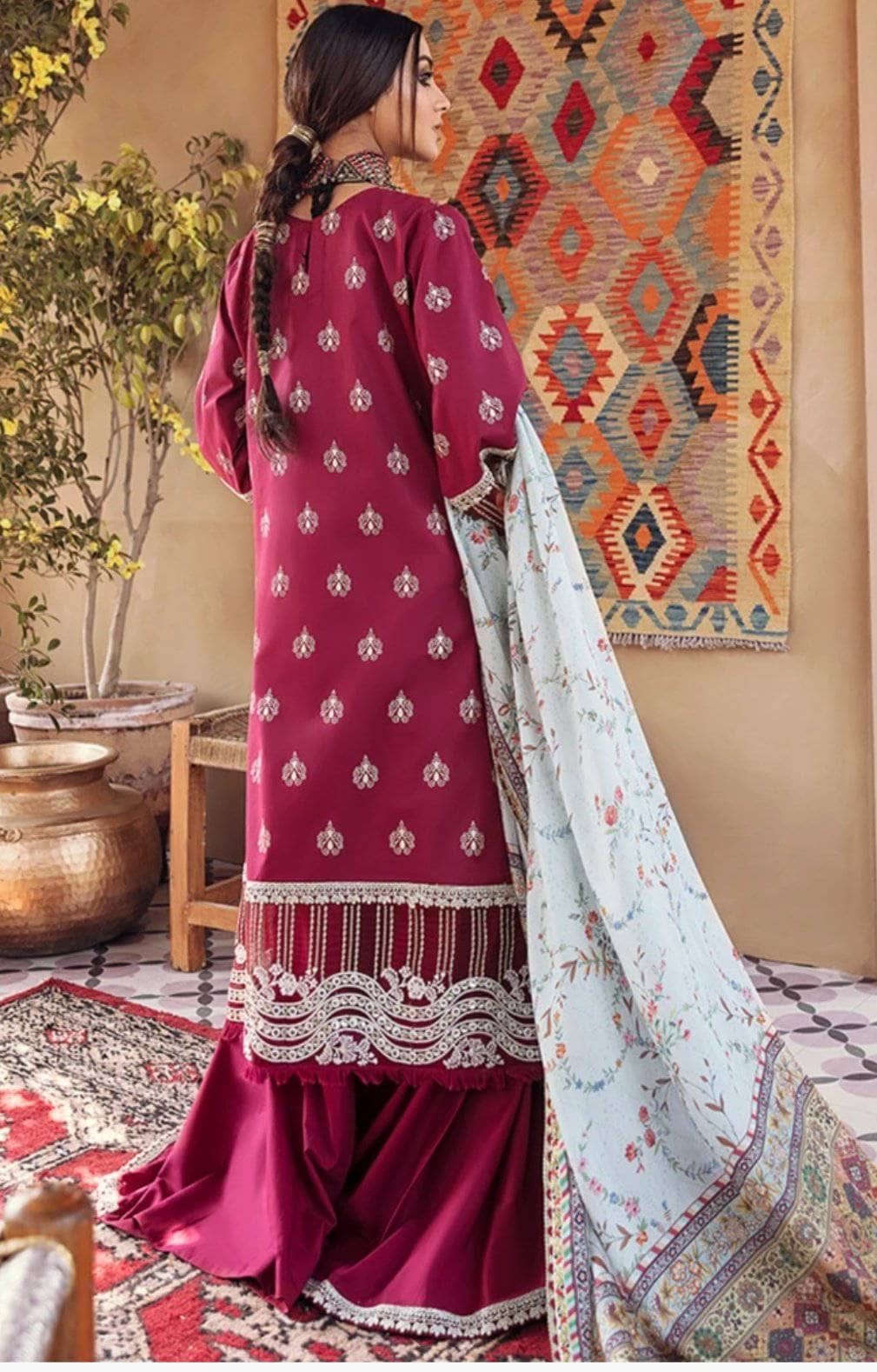 img_qalamkar_luxury_lawn_2021_awwal_boutique