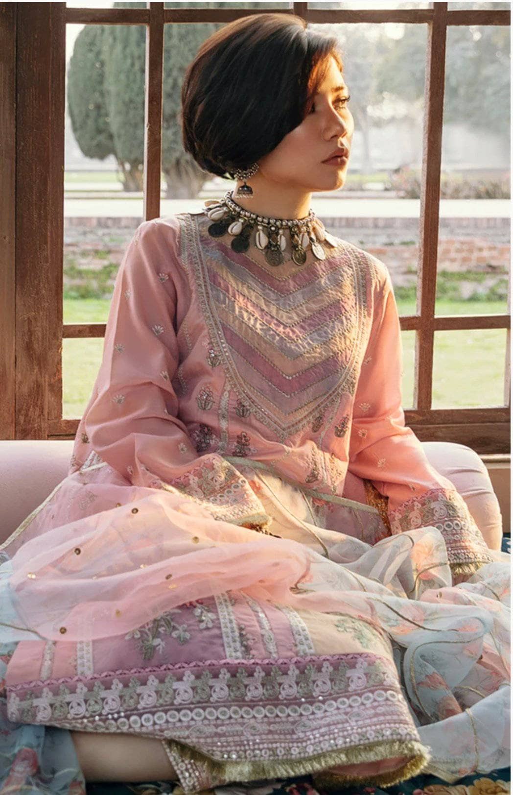 img_qalamkar_luxury_lawn_2021_awwal_boutique