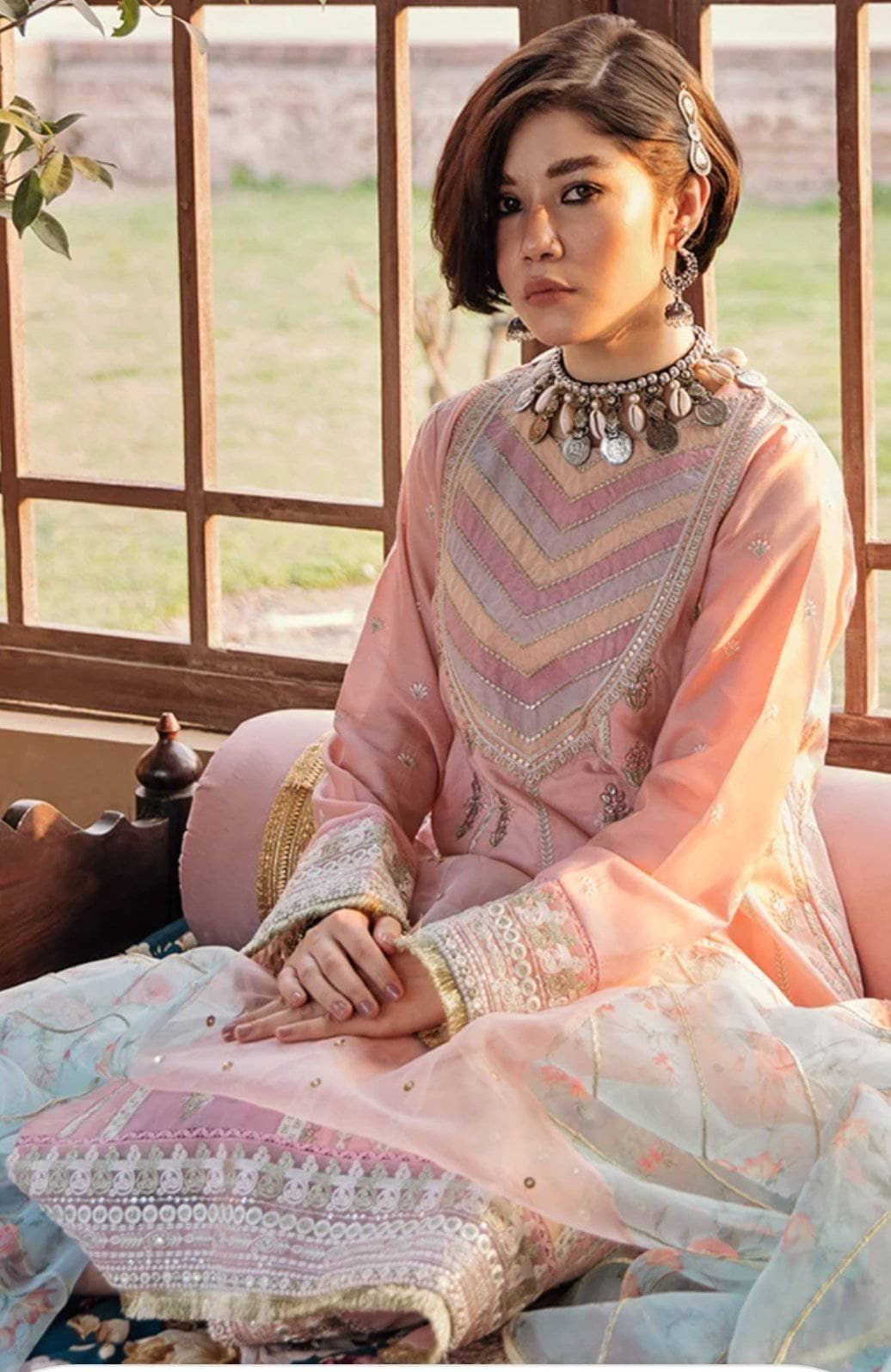 img_qalamkar_luxury_lawn_2021_awwal_boutique