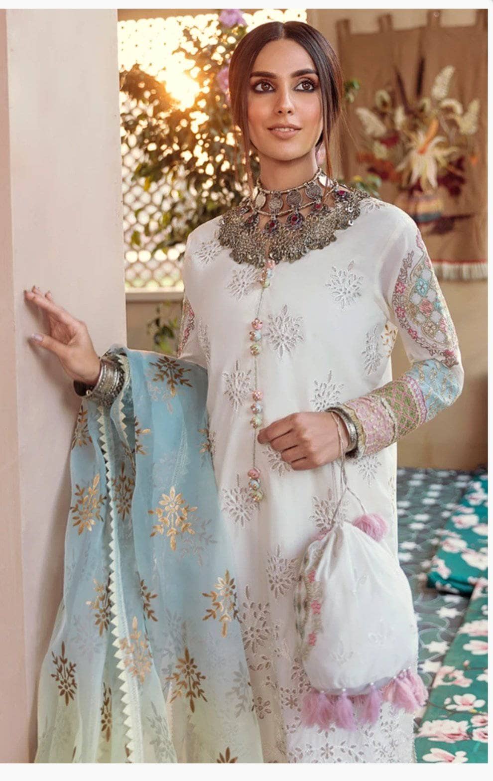 img_qalamkar_luxury_lawn_2021_awwal_boutique