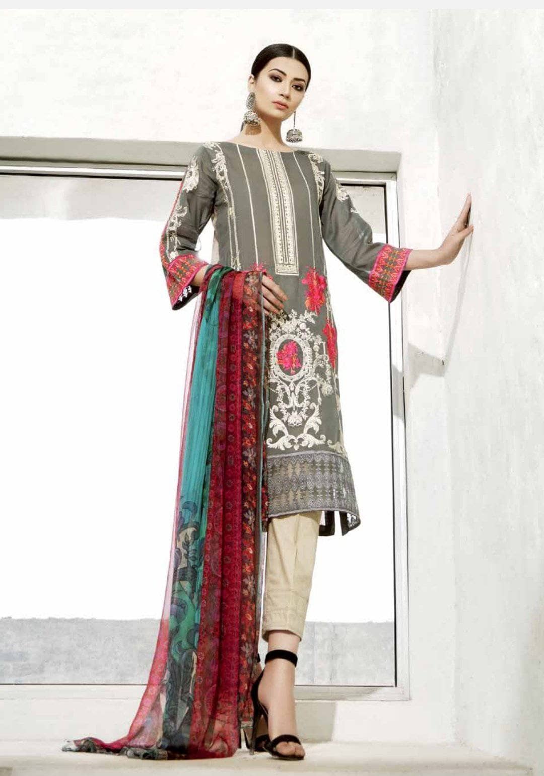 Charizma Swiss Miss/Charcoal Flora SW-17