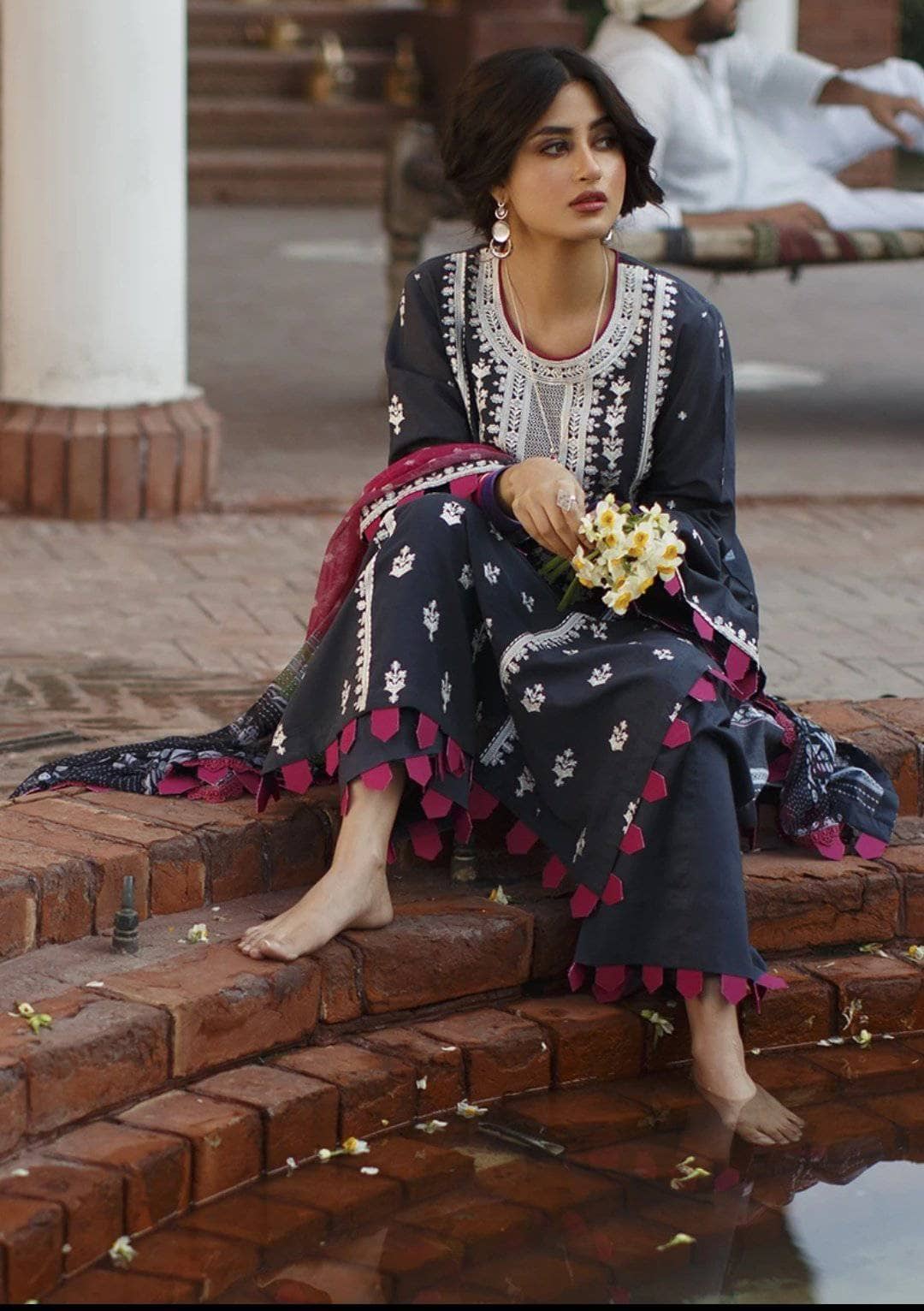 img_cross_stitch_lawn_2021_awwal_boutique