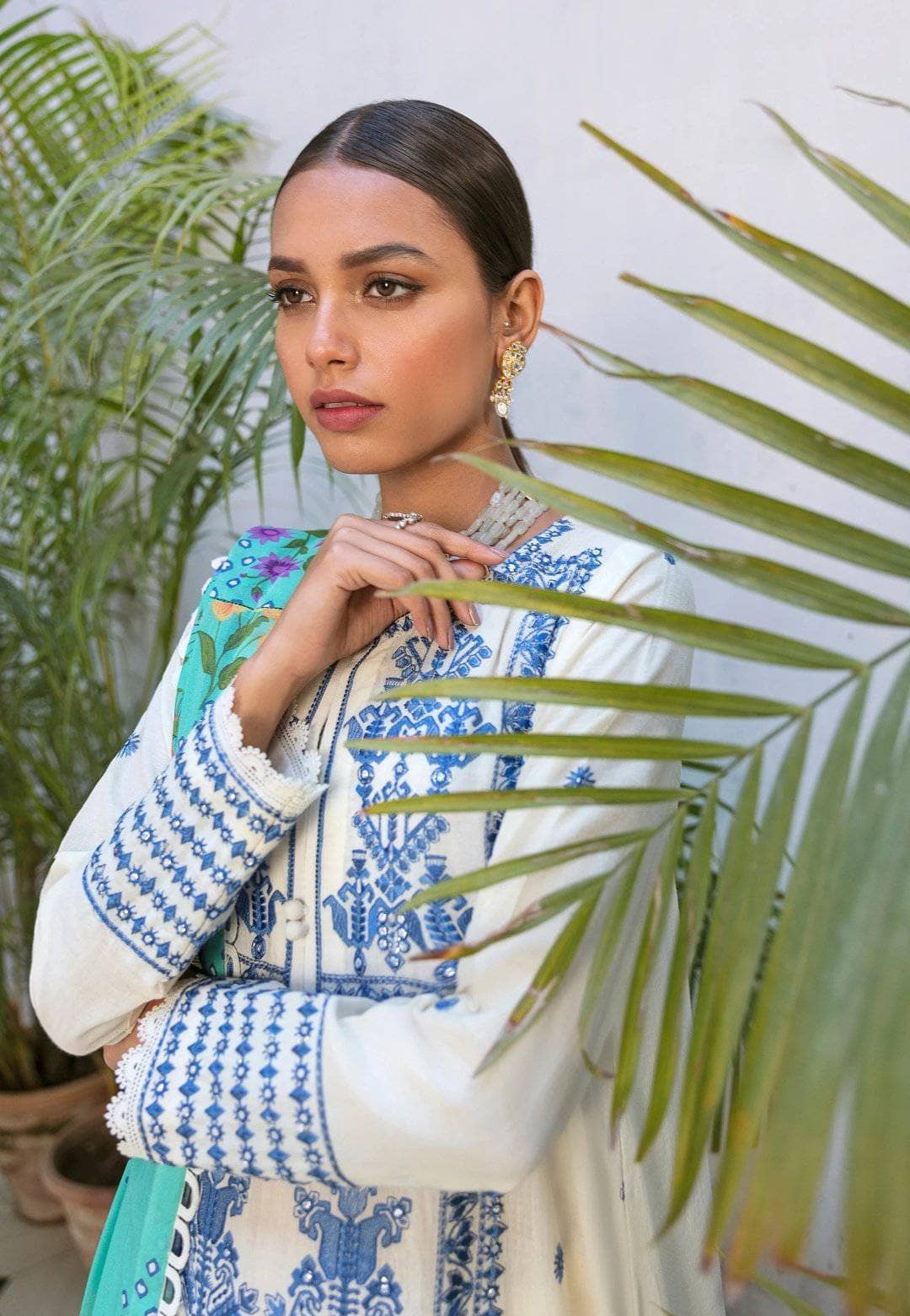 img_zaha_lawn_2021_awwal_boutique