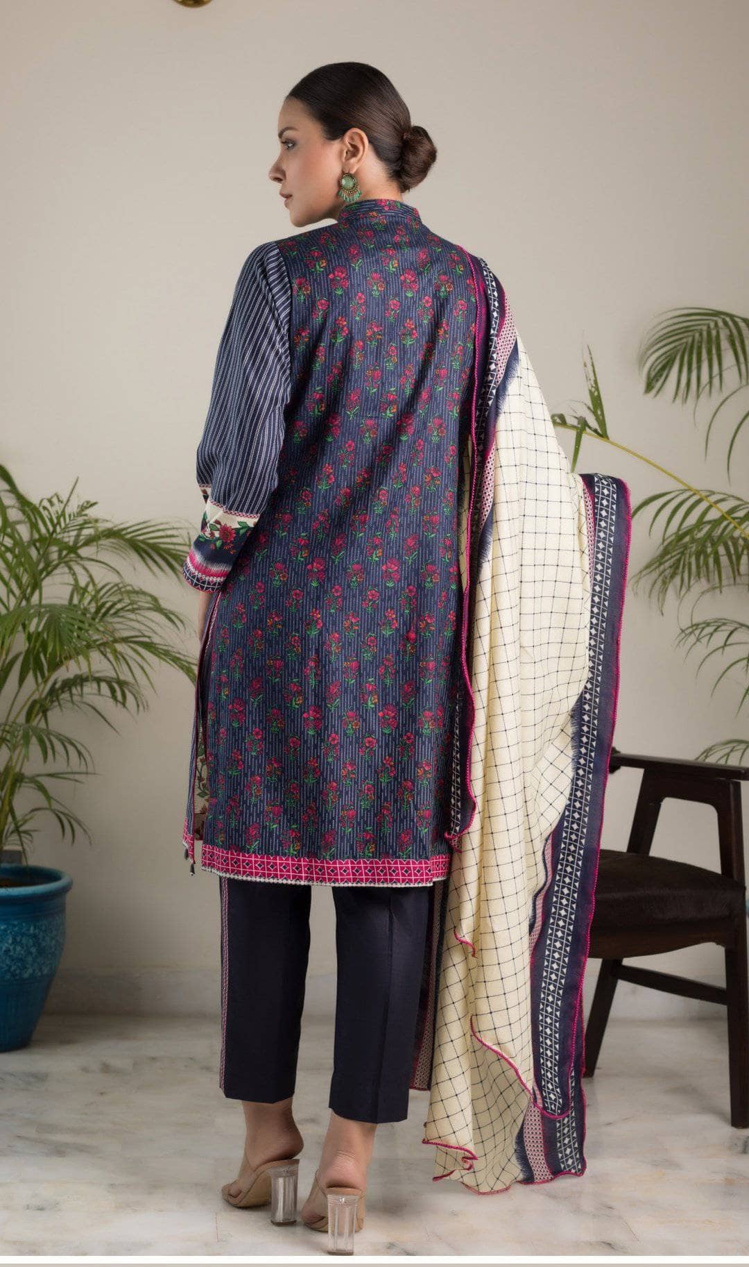 img_sahil_embroidered_lawn_2021_awwal_boutique