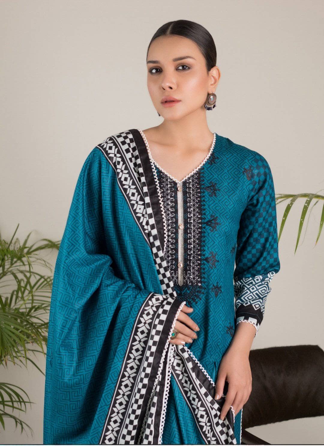 img_sahil_embroidered_lawn_2021_awwal_boutique