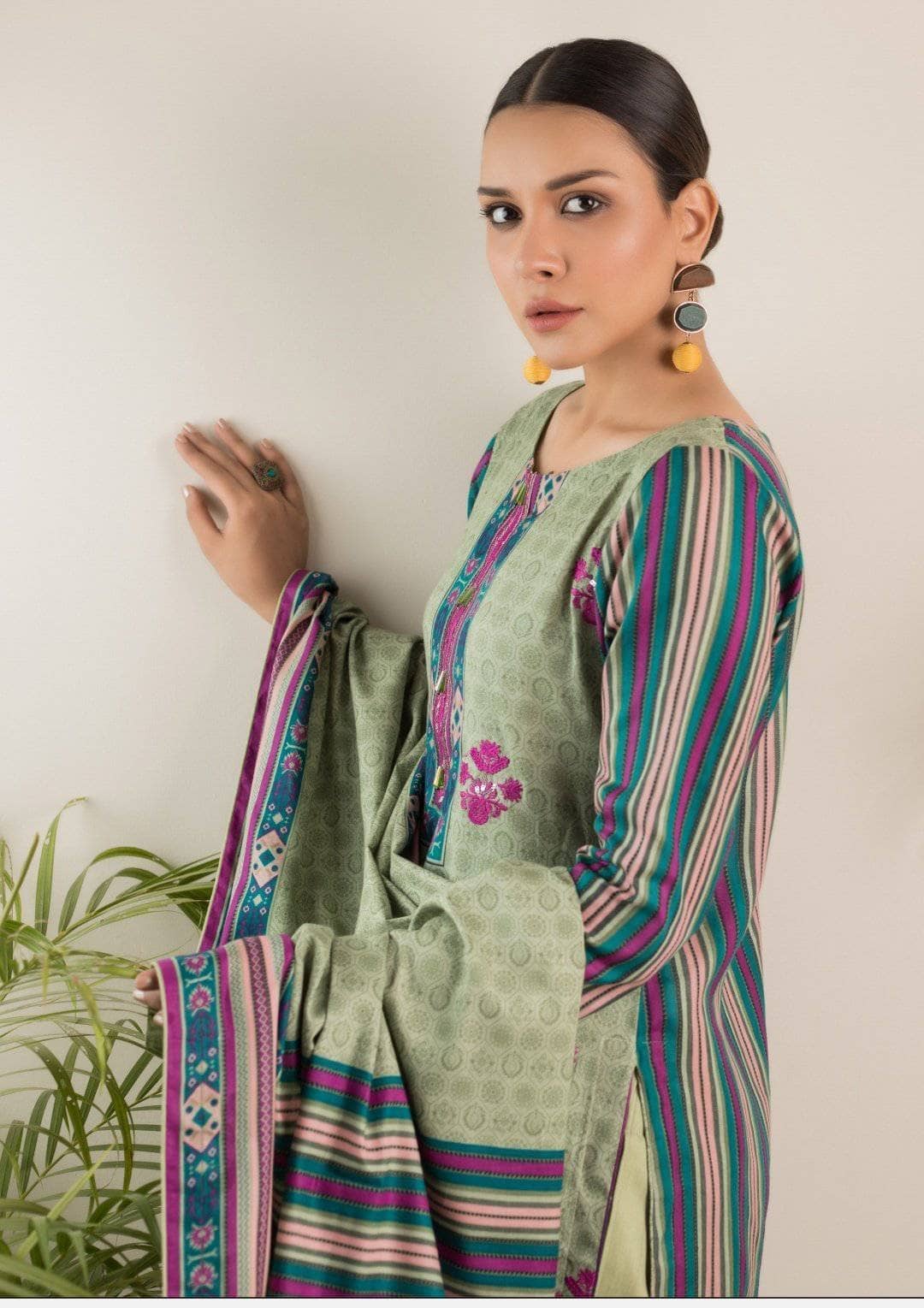 img_sahil_embroidered_lawn_2021_awwal_boutique