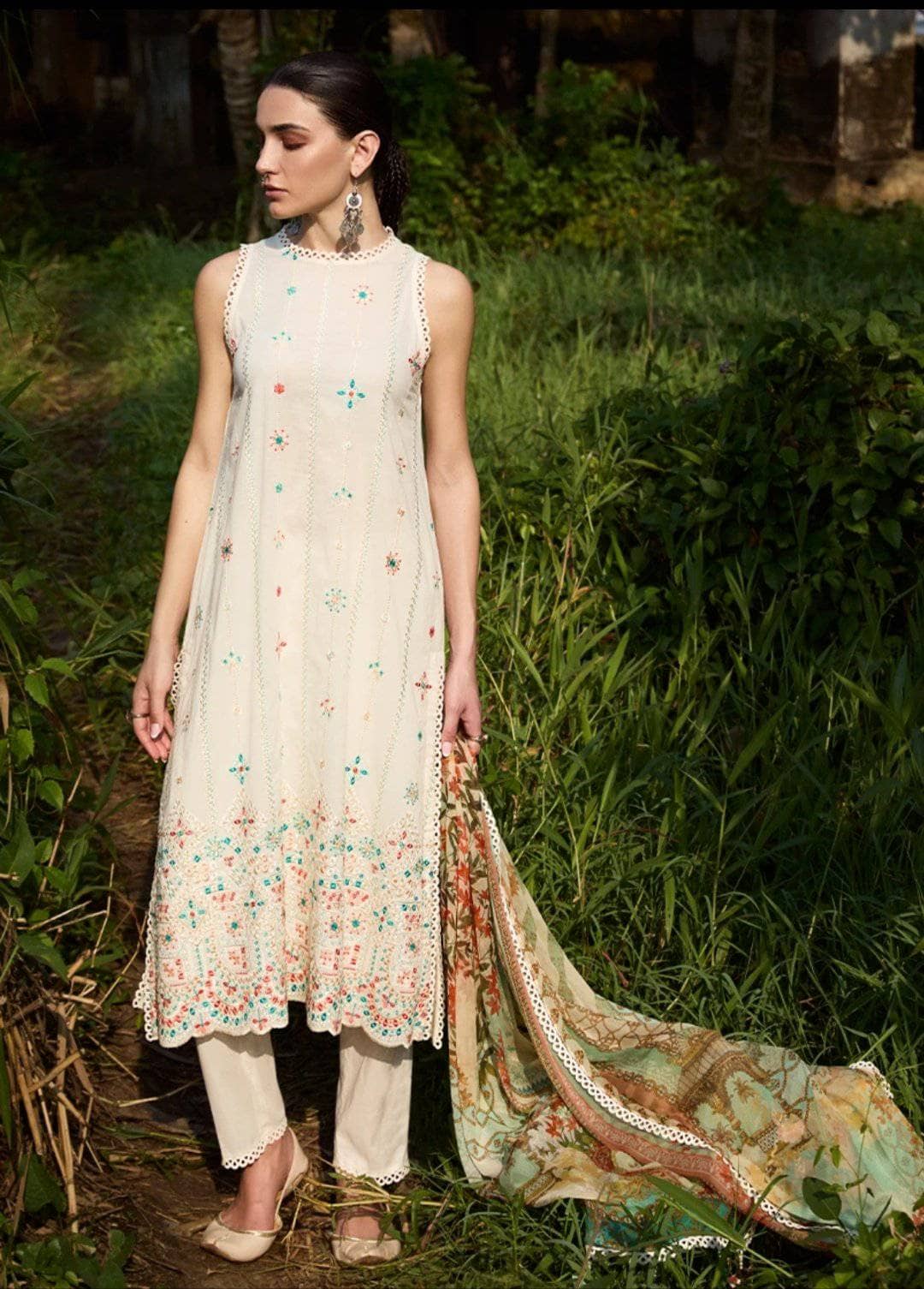 img_image_lawnkari_lawn_2021_awwal_boitique