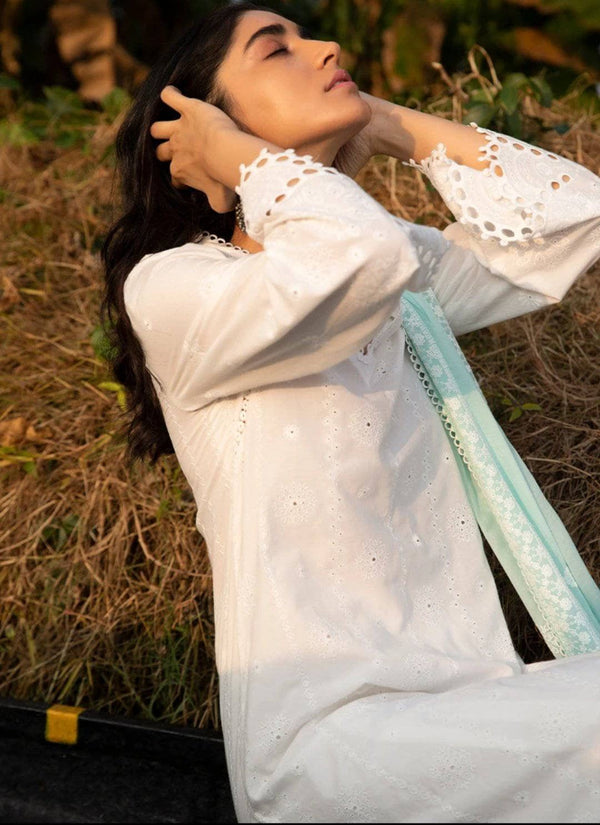 img_image_lawnkari_lawn_2021_awwal_boitique