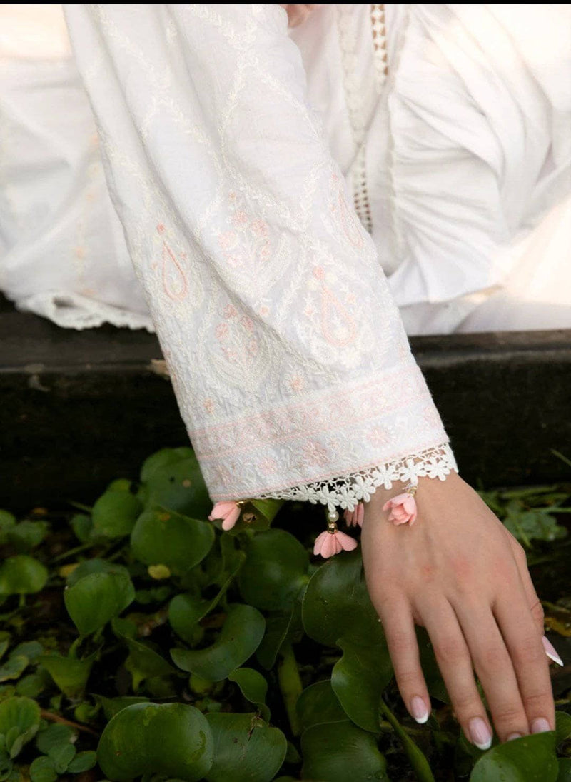 img_image_lawnkari_lawn_2021_awwal_boitique