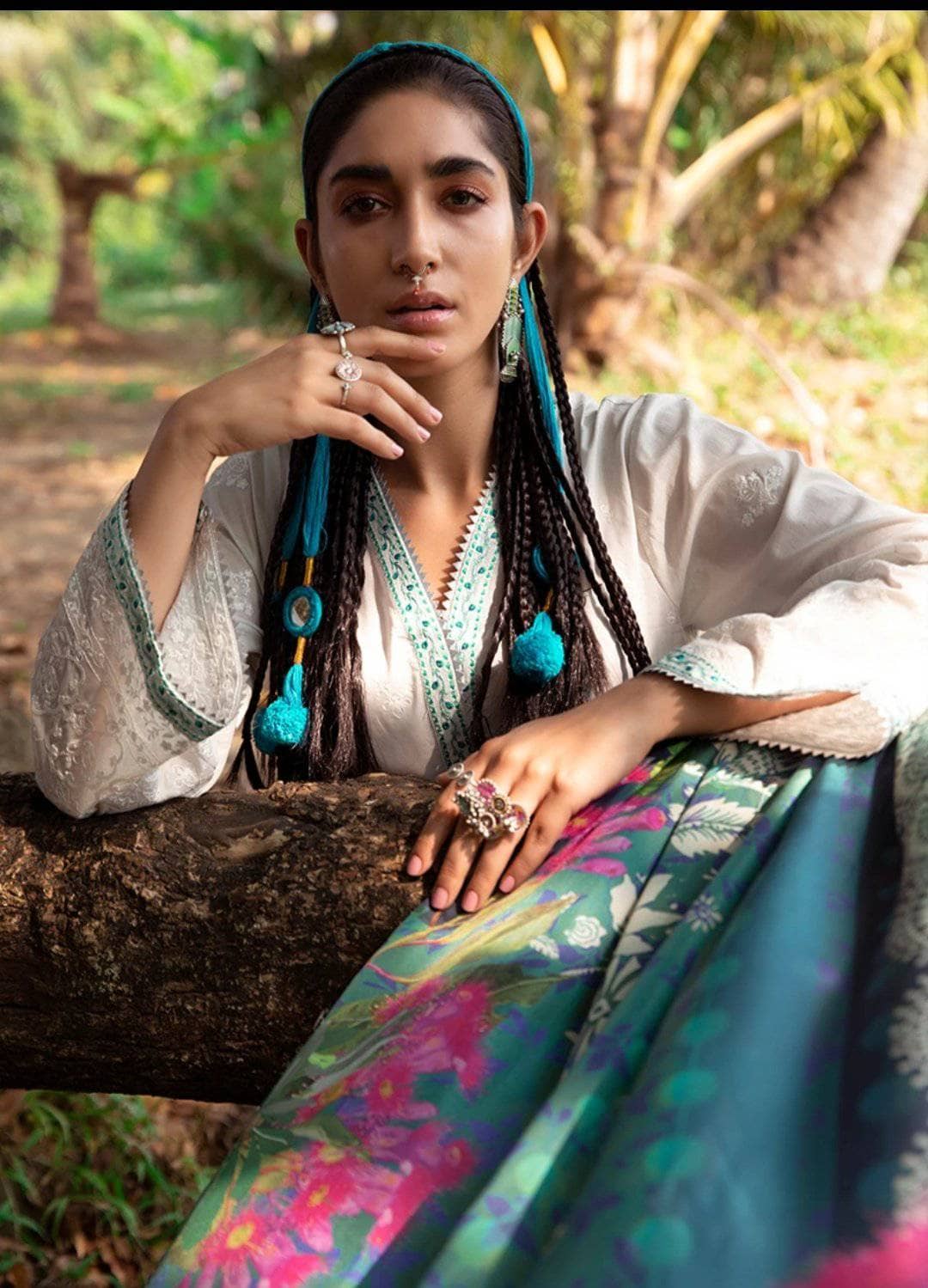 img_image_lawnkari_lawn_2021_awwal_boitique