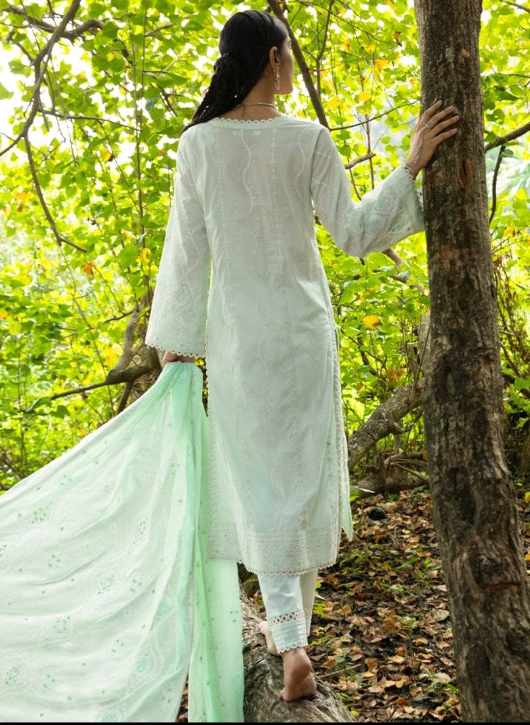 img_image_lawnkari_lawn_2021_awwal_boitique