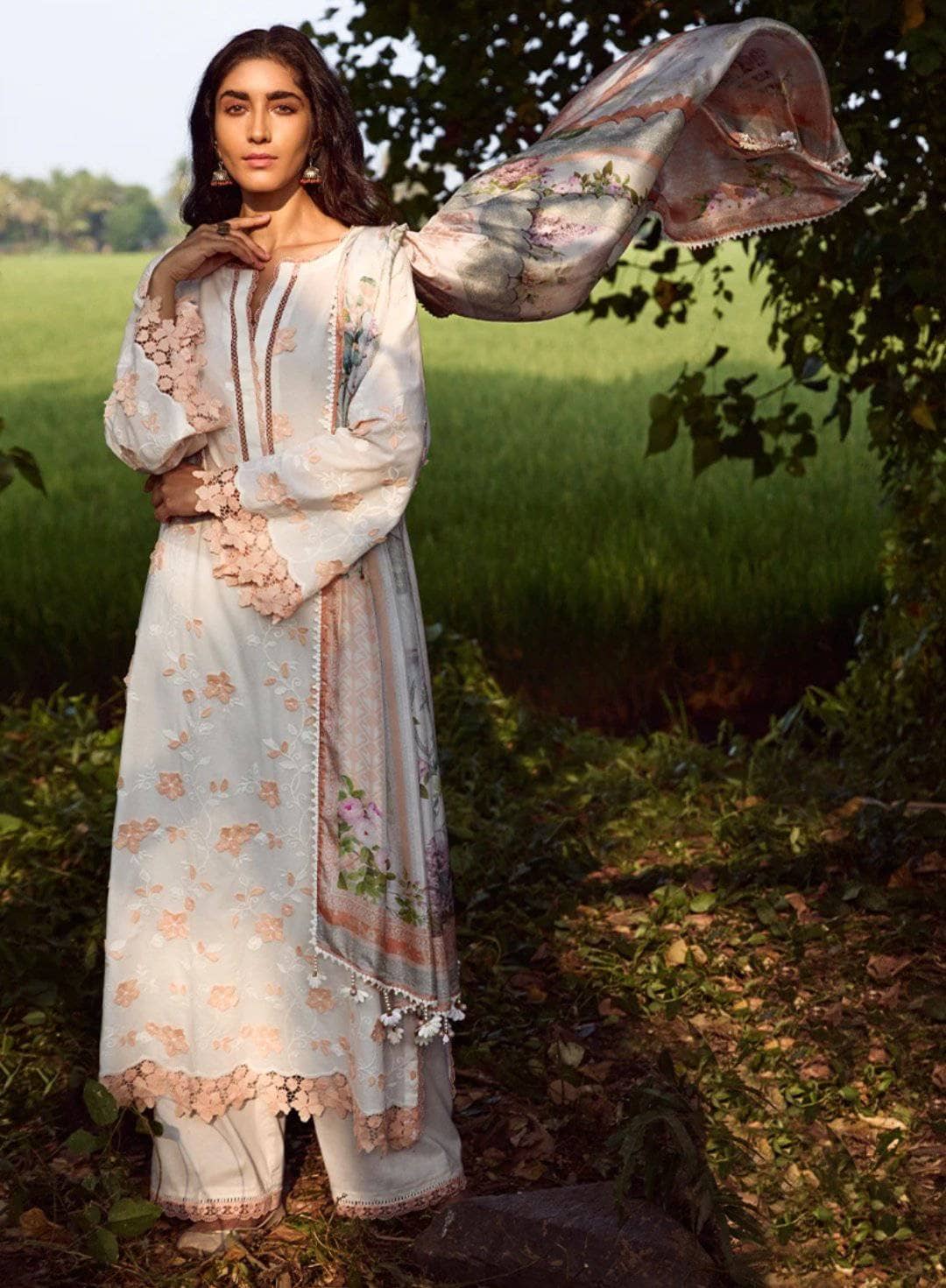 img_image_lawnkari_lawn_2021_awwal_boitique