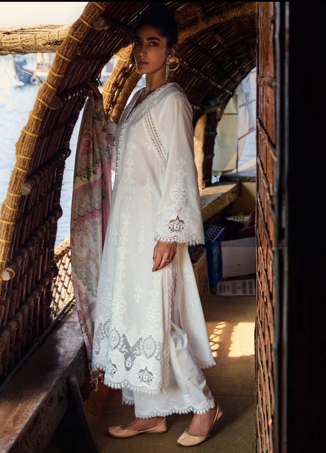 img_image_lawnkari_lawn_2021_awwal_boitique